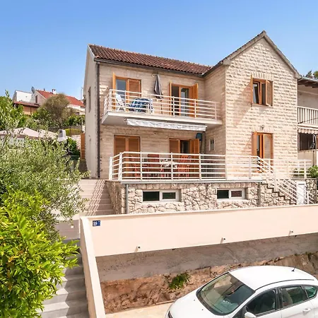 Holiday home 4 Bedroom Beautiful In Supetar