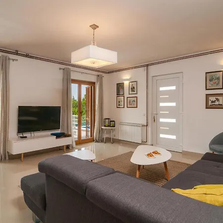 Holiday home 4 Bedroom Beautiful In