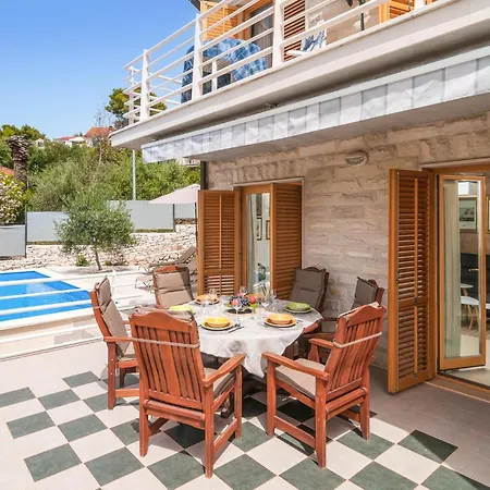 Holiday home 4 Bedroom Beautiful In *